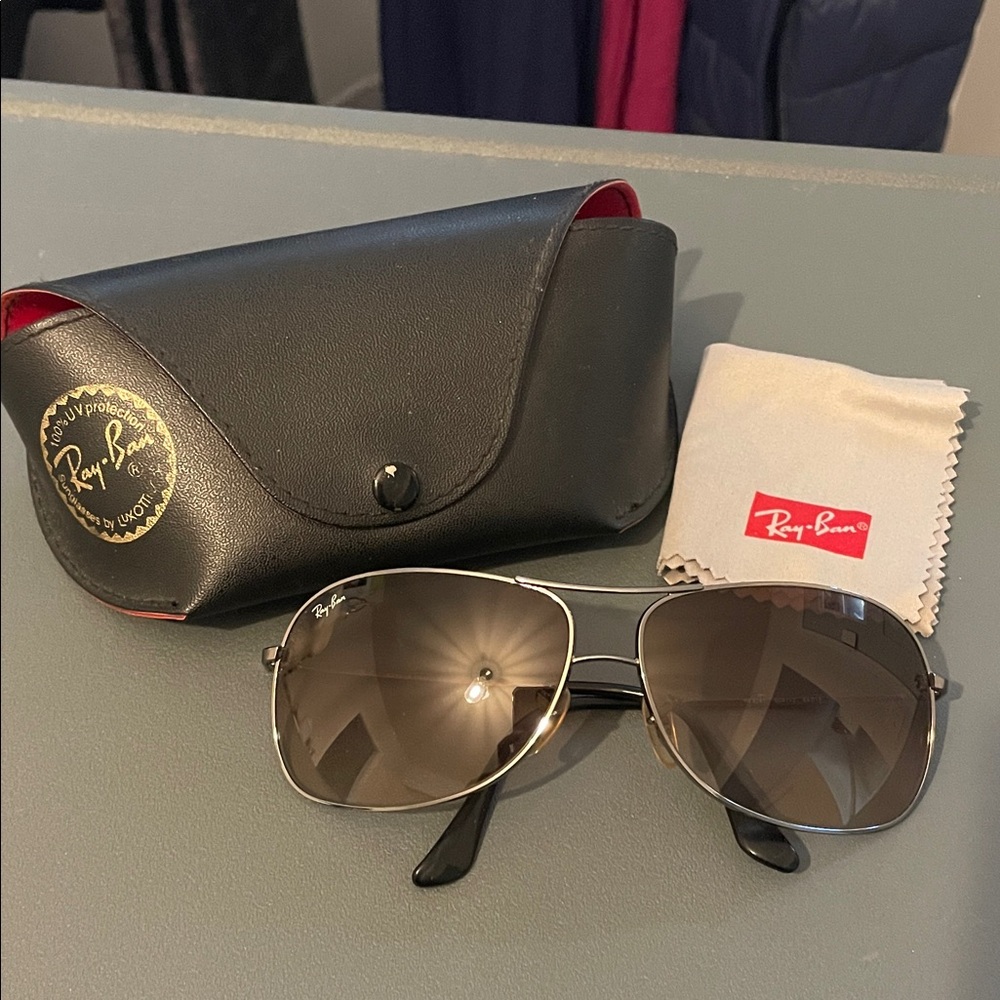 Ray-Ban Silver Aviator Sunglasses with Black Case